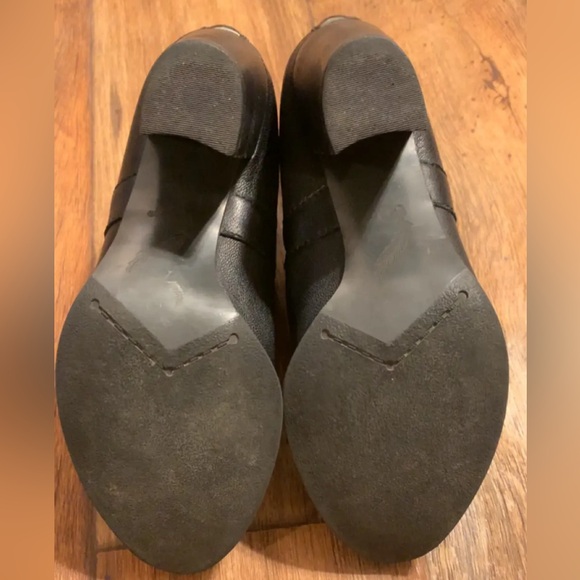 UGG black leather heeled booties-womens: size 8 - Picture 10 of 11